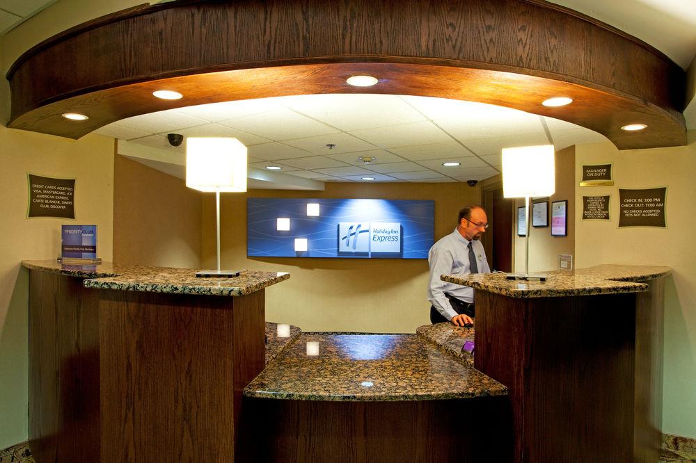 Holiday Inn Express Rochester - Greece By Ihg Exterior foto