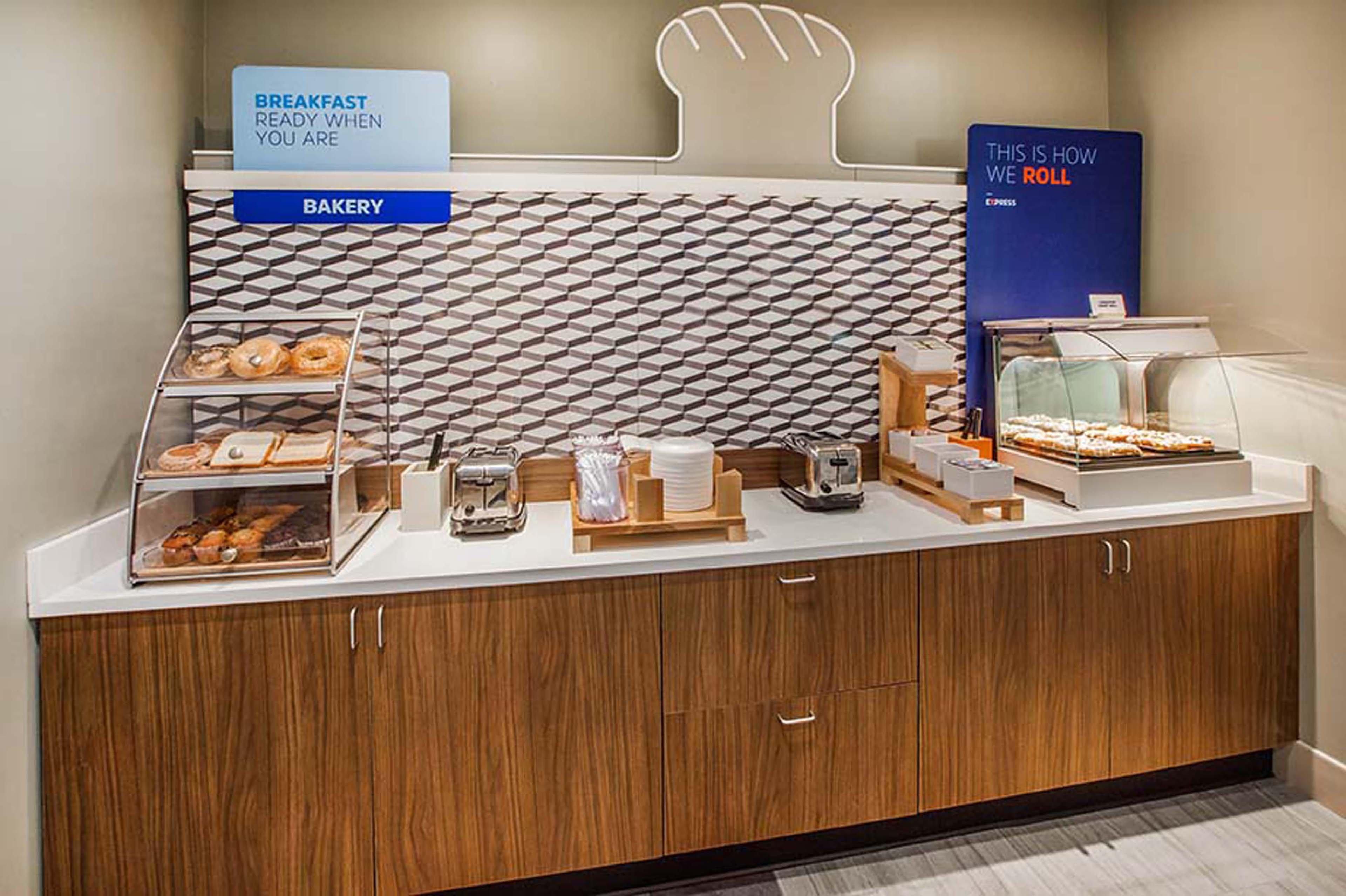 Holiday Inn Express Rochester - Greece By Ihg Exterior foto